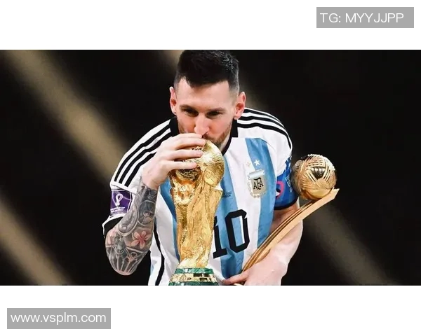 世界十大足球球星肖像解析:从梅西到C罗的传奇之路