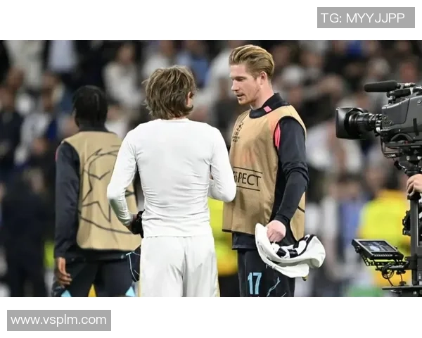 足球球星的温暖之心谁最闪耀球场外的真情展现 足球球星的温暖之心谁最闪耀球场外的真情展现