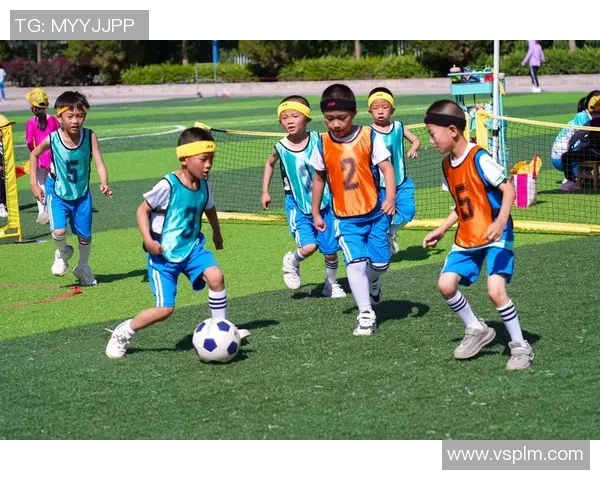 快速了解足球明星背后的故事和成就，掌握他们的精彩瞬间与个人特色